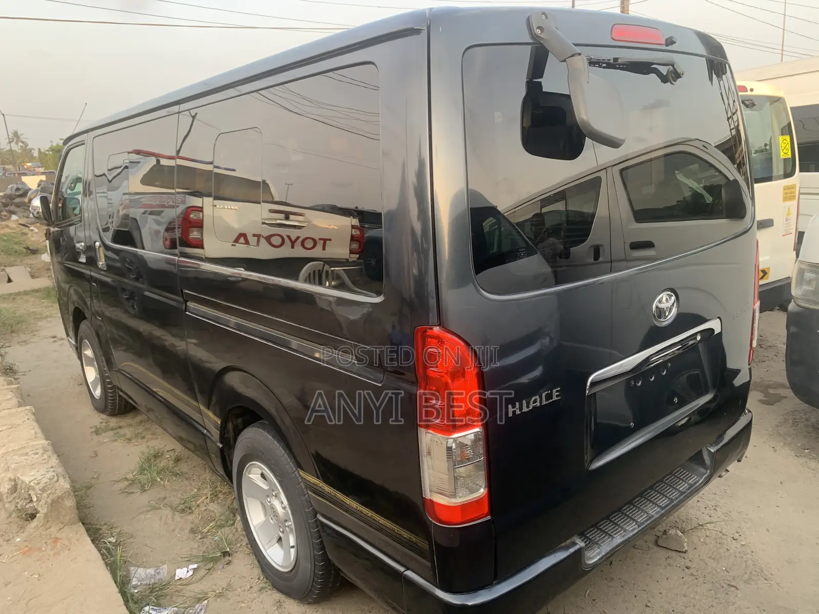 Toyota HiAce 2012 Blue