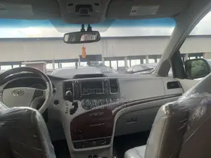 Toyota Sienna 2012 Gray