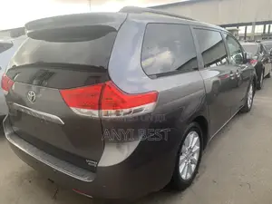Toyota Sienna 2012 Gray