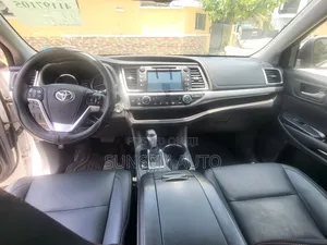 Toyota Highlander XLE V6 4x2 (3.5L 6cyl 6A) 2016 White