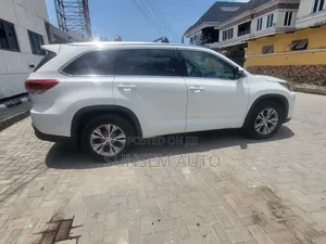 Toyota Highlander XLE V6 4x2 (3.5L 6cyl 6A) 2016 White