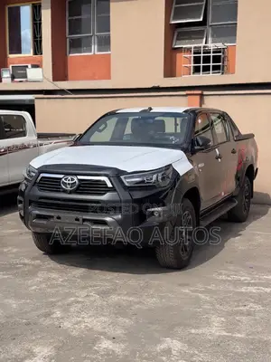 New Toyota Hilux 2025 Black