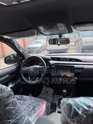 New Toyota Hilux 2025 Black