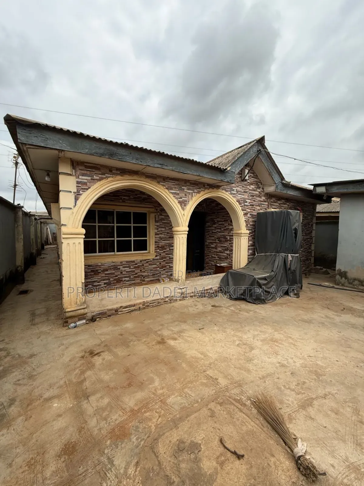 4bdrm Bungalow in Ayobo for sale