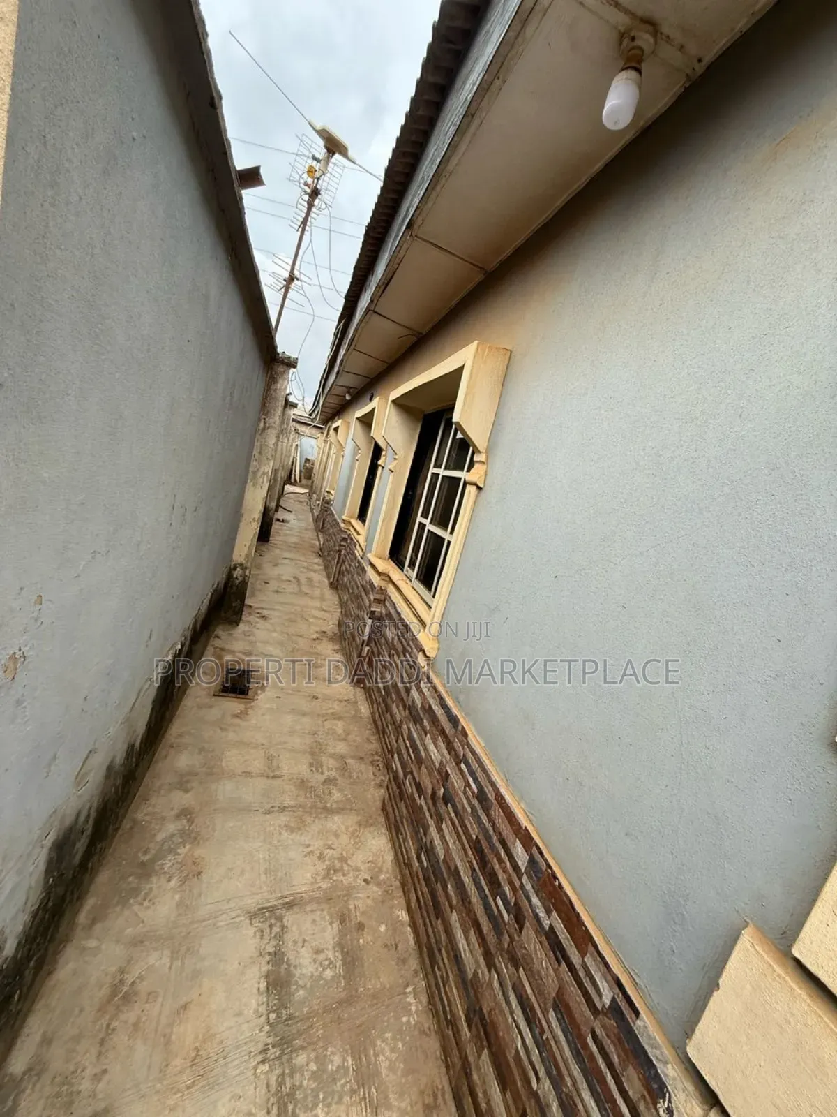 4bdrm Bungalow in Ayobo for sale