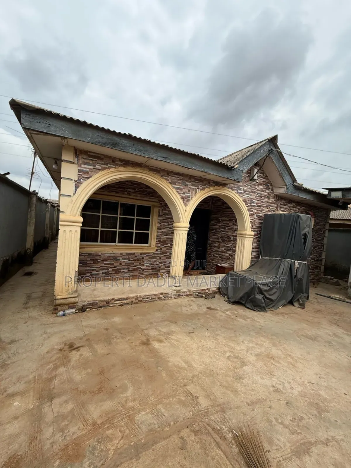 4bdrm Bungalow in Ayobo for sale
