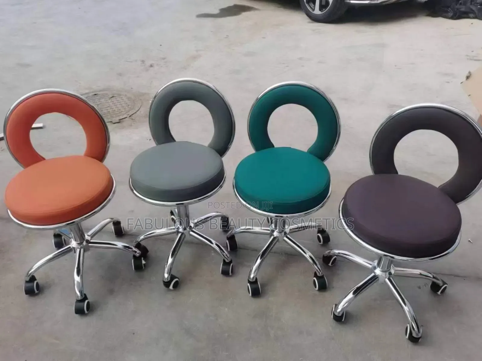 Deluxe Hydraulic Manicure Rolling Stool