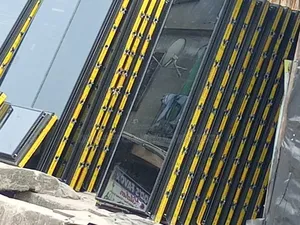 Frameless Glass Window