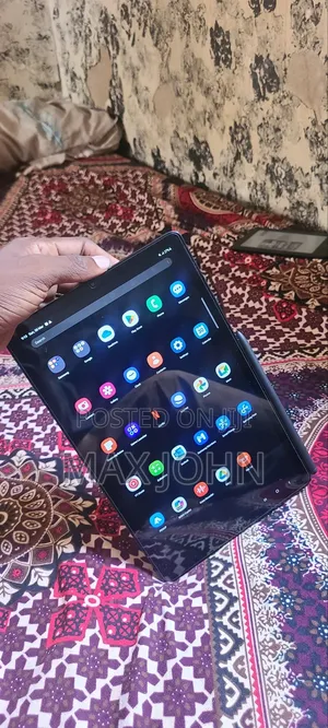 Photo - Samsung Galaxy Tab S6 Lite 64 GB Gray