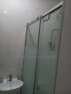 Shower And Ojo