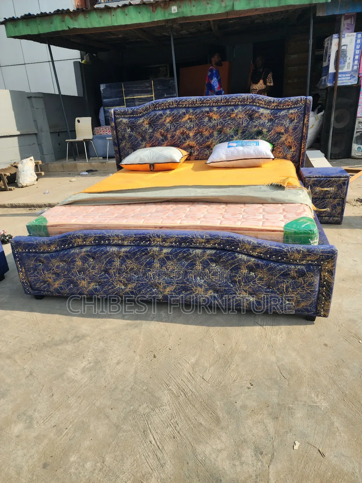 Ulphostery Bed Stand With a Drawer
