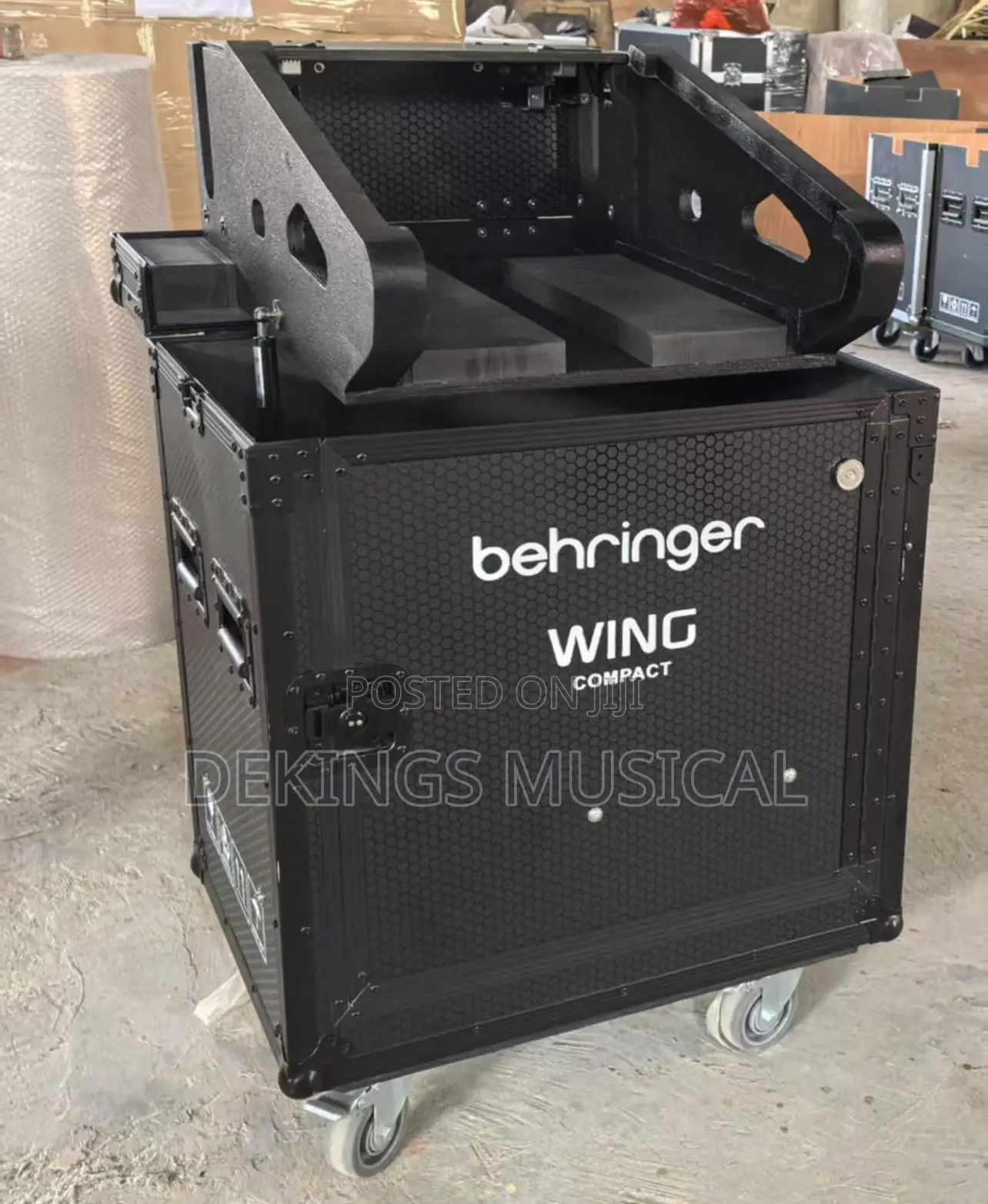 Behringer Wing Compact Flight Case Rack