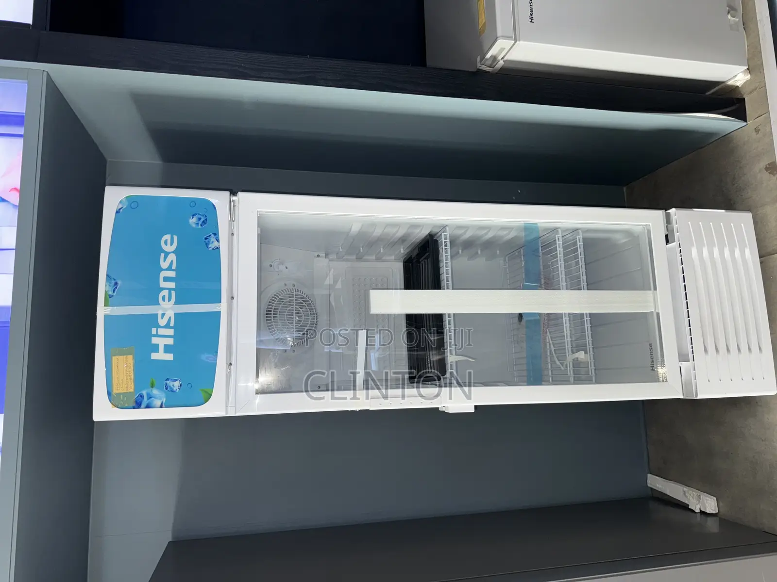 Hisense Showcase Chiller 382l