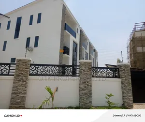 4bdrm Duplex in By Navy Quarters for sale
