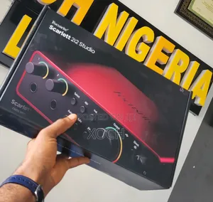Photo - Focusrite Scarlett 2i2 4th Generation Audio Interface Set