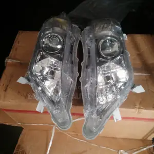 Set Head Lamp for Toyota Camry 2011-2012 Model
