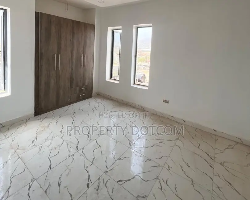 3bdrm Block of Flats in Jahi for sale