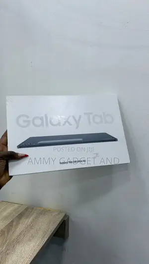 Photo - New Samsung Galaxy Tab S10 Ultra 256 GB Gray