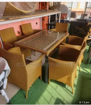 Outdoor Table of 6 Can Be Used for Dining
