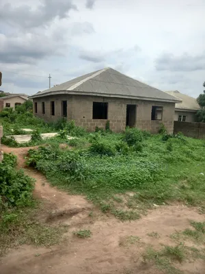 8bdrm Bungalow in Ifo Oja Bus Stop for sale