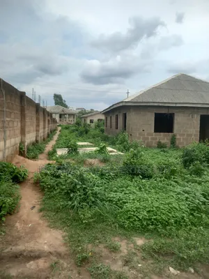 8bdrm Bungalow in Ifo Oja Bus Stop for sale