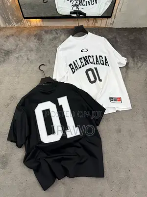 Photo - High Quality Balenciaga Luxury Big Fit T-shirt
