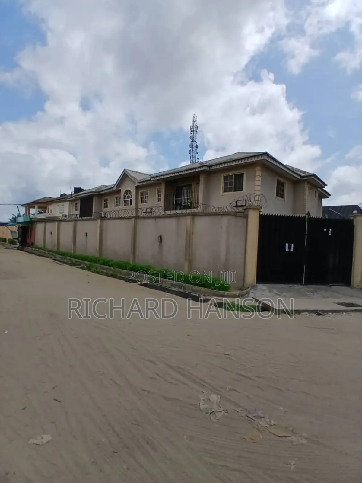 3bdrm Block of Flats in In Awoyaya for sale
