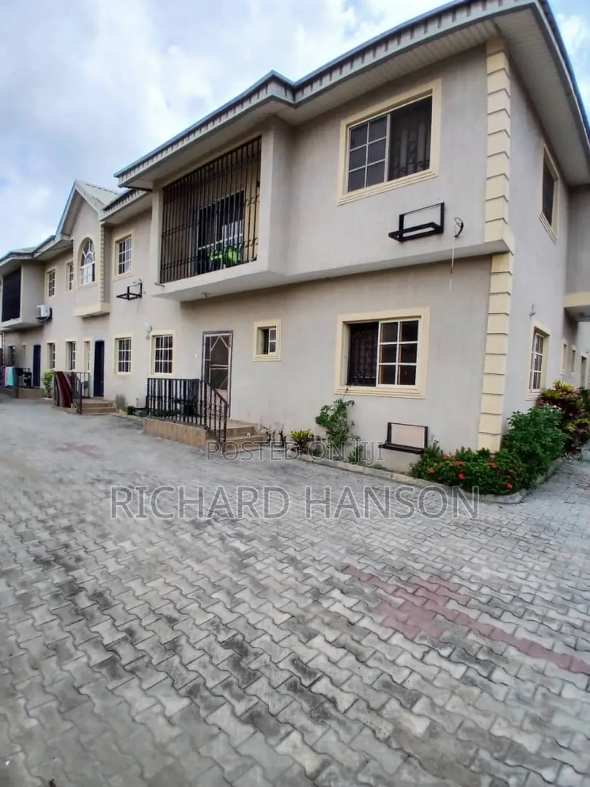 3bdrm Block of Flats in In Awoyaya for sale