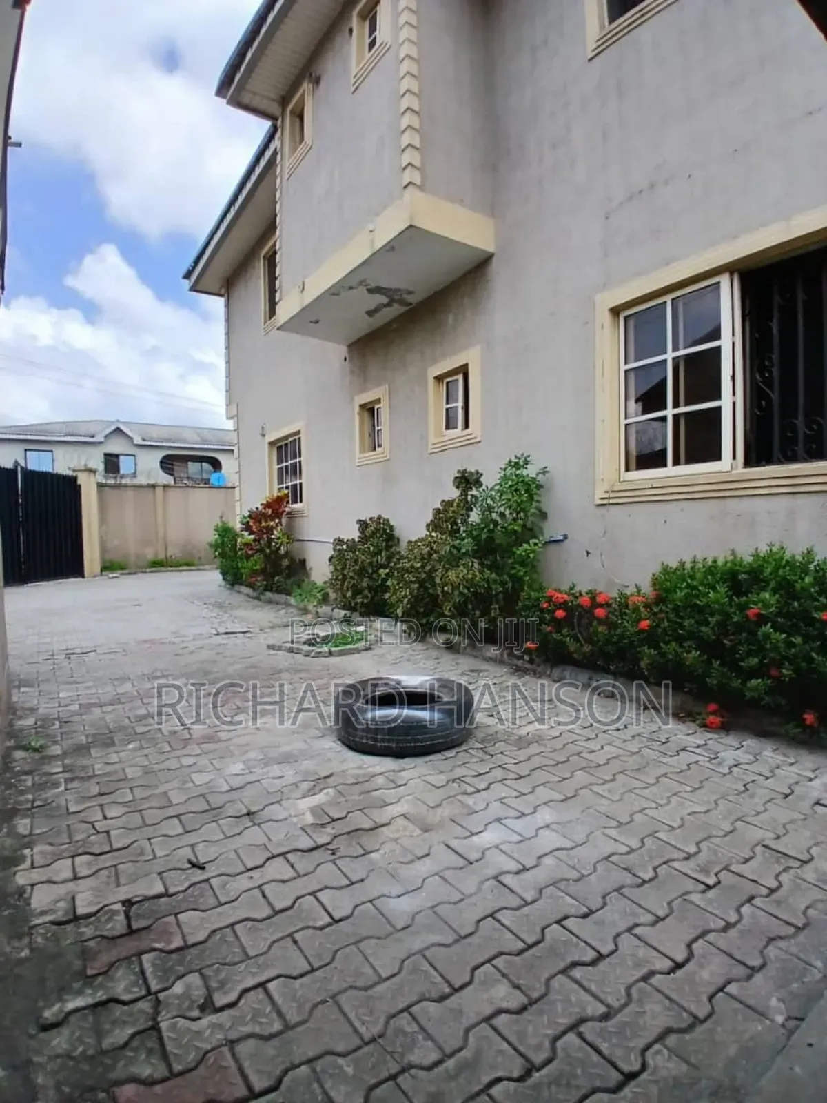 3bdrm Block of Flats in In Awoyaya for sale