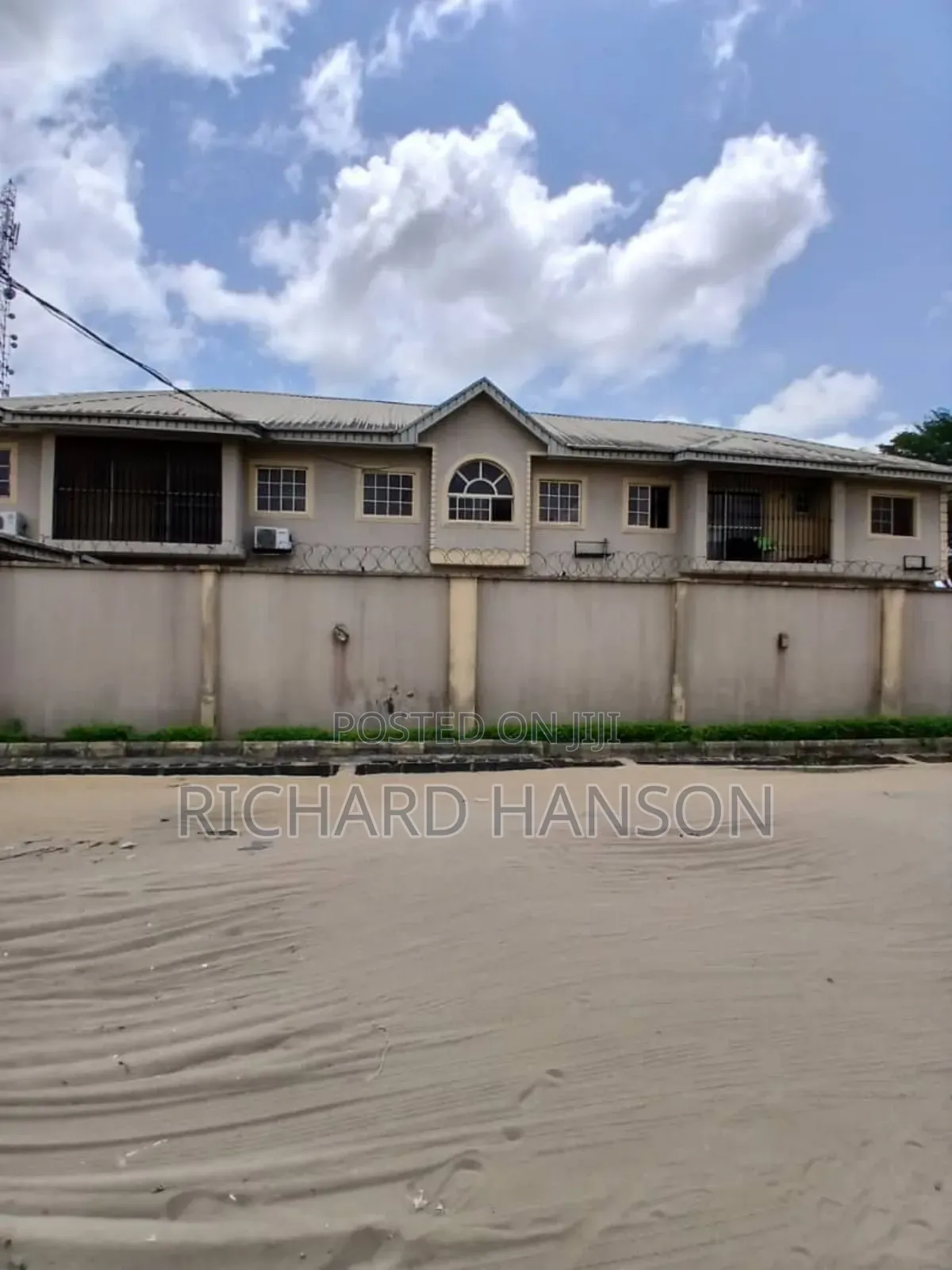 3bdrm Block of Flats in In Awoyaya for sale