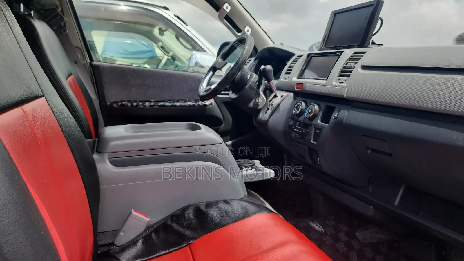 Toyota HiAce 2012 White