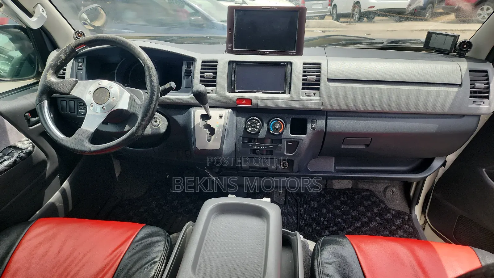 Toyota HiAce 2012 White