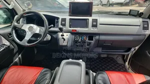 Toyota HiAce 2012 White