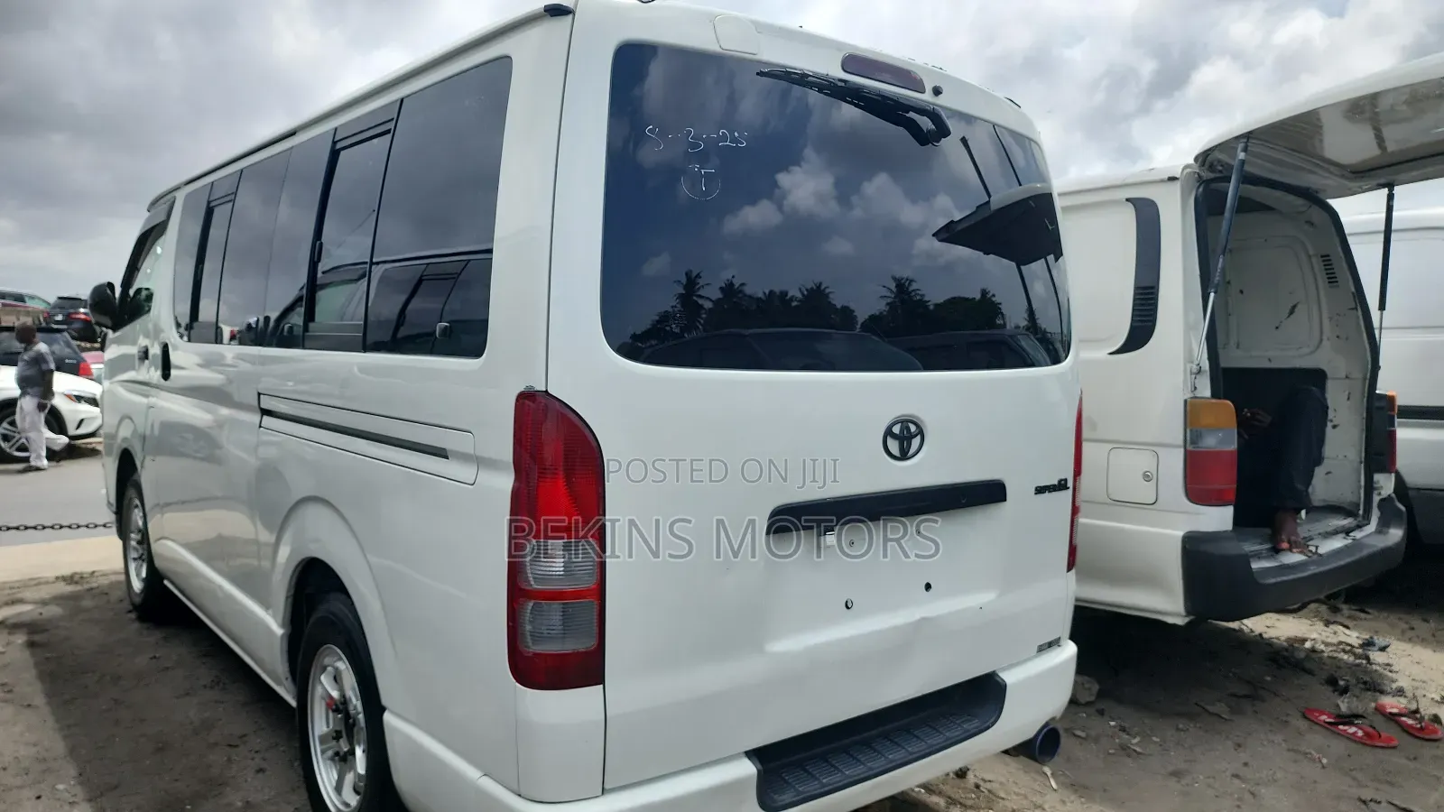 Toyota HiAce 2012 White