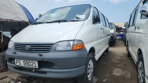 Toyota HiAce 2005 White