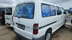 Toyota HiAce 2005 White