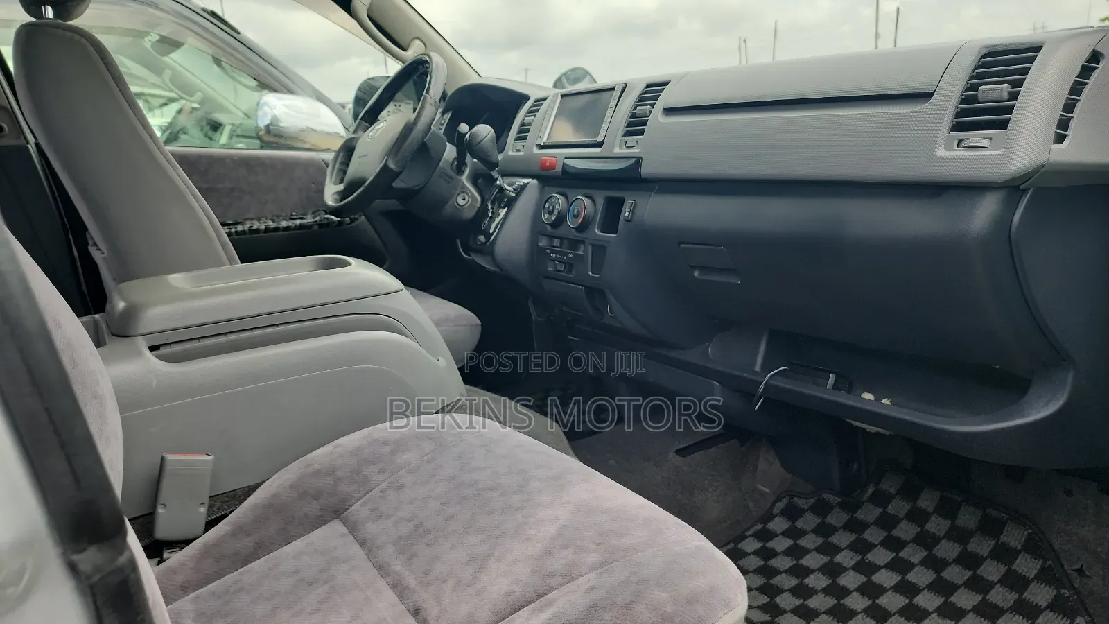 Toyota HiAce 2012 Silver