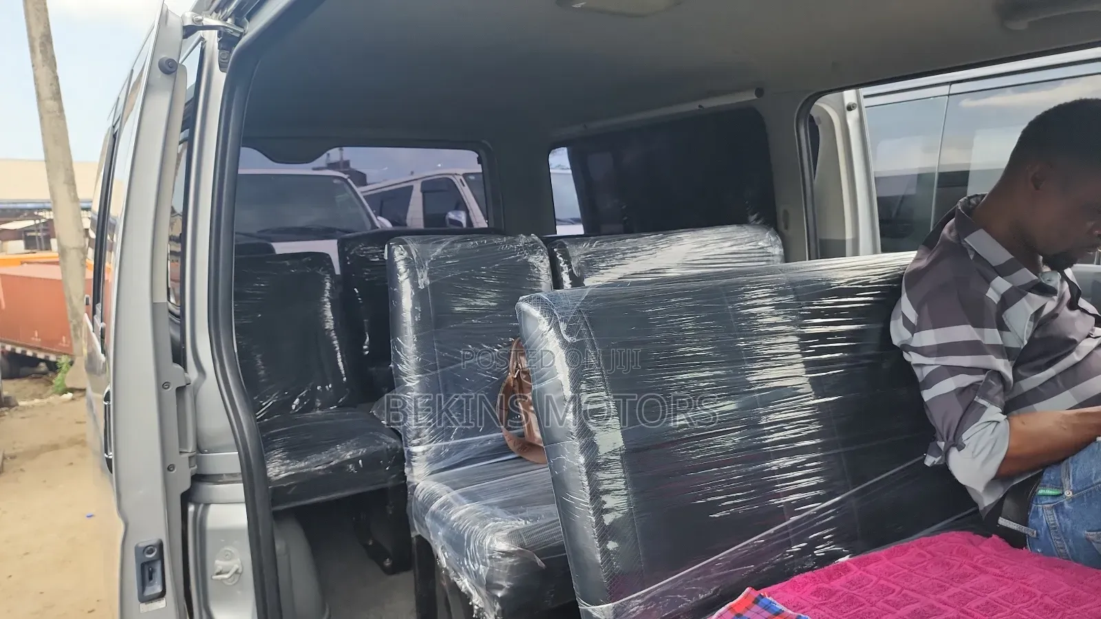 Toyota HiAce 2012 Silver