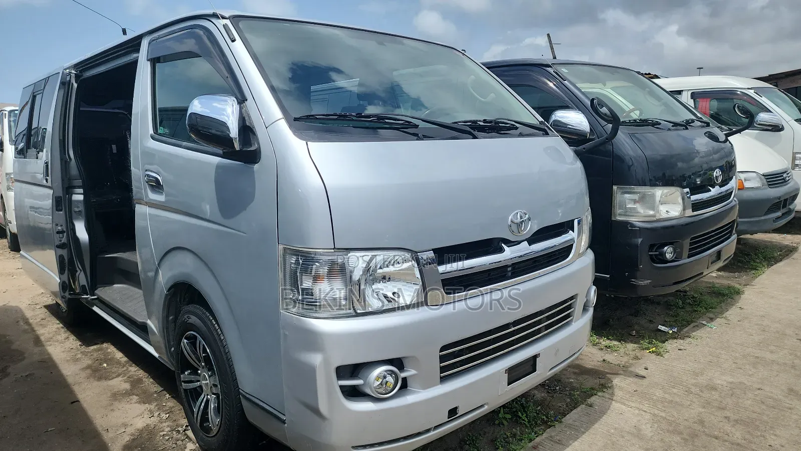 Toyota HiAce 2012 Silver