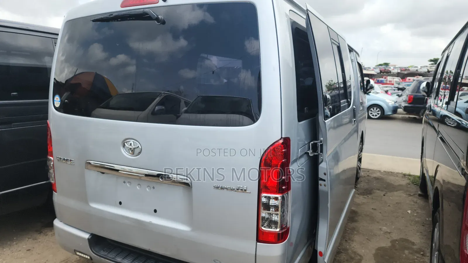 Toyota HiAce 2012 Silver