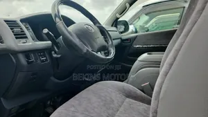 Toyota HiAce 2012 Silver