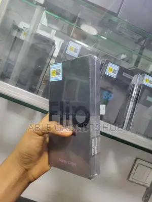 New Samsung Galaxy Z Flip4 256 GB