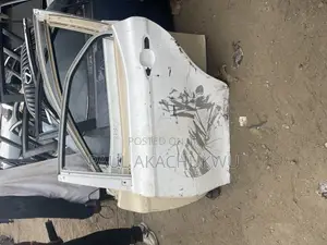 Toyota Camry 020 Back Left Door ( Body Spare Parts)