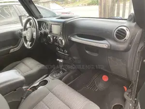 Jeep Wrangler Sahara 2012 Black