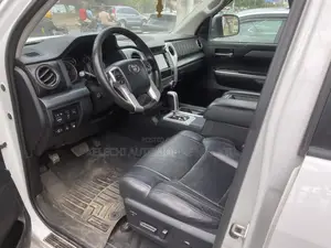 Toyota Tundra Platinum 4dr CrewMax SB (5.7L 8cyl 6A) 2015 White
