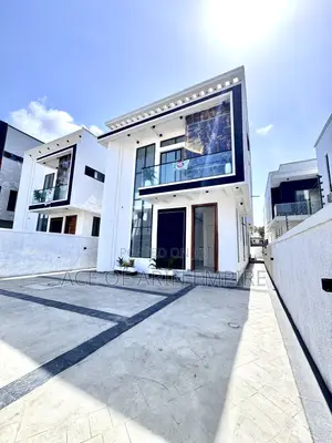 5bdrm Duplex in Chevron for sale