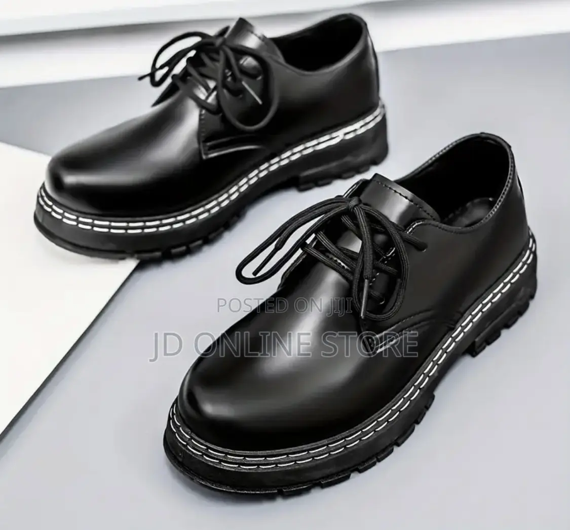 Men’S Classic Black Oxfords.