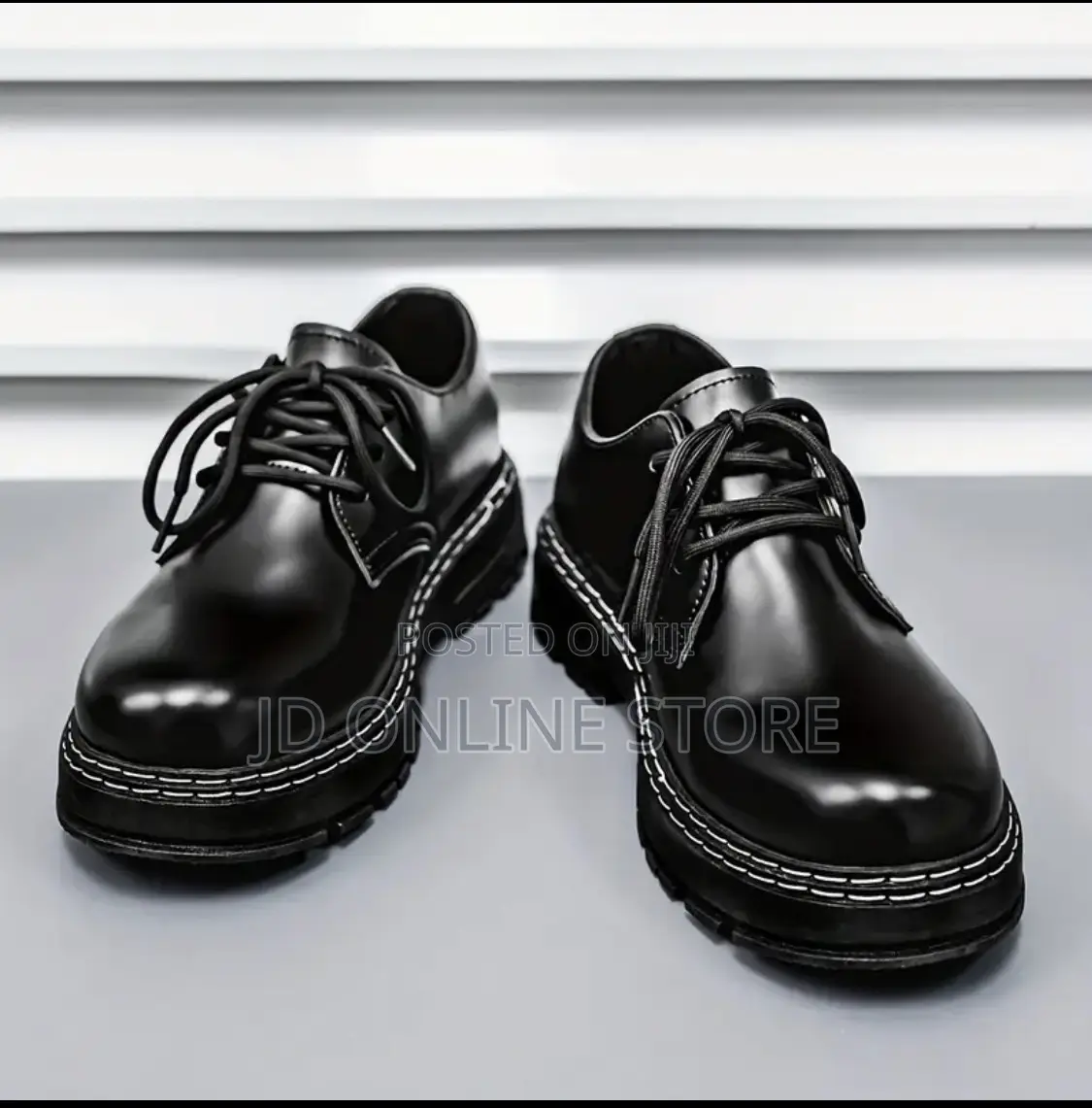 Men’S Classic Black Oxfords.