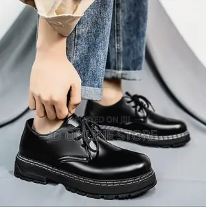 Men’S Classic Black Oxfords.