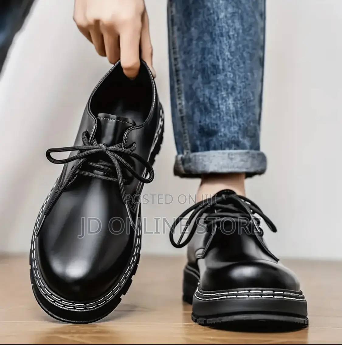Men’S Classic Black Oxfords.